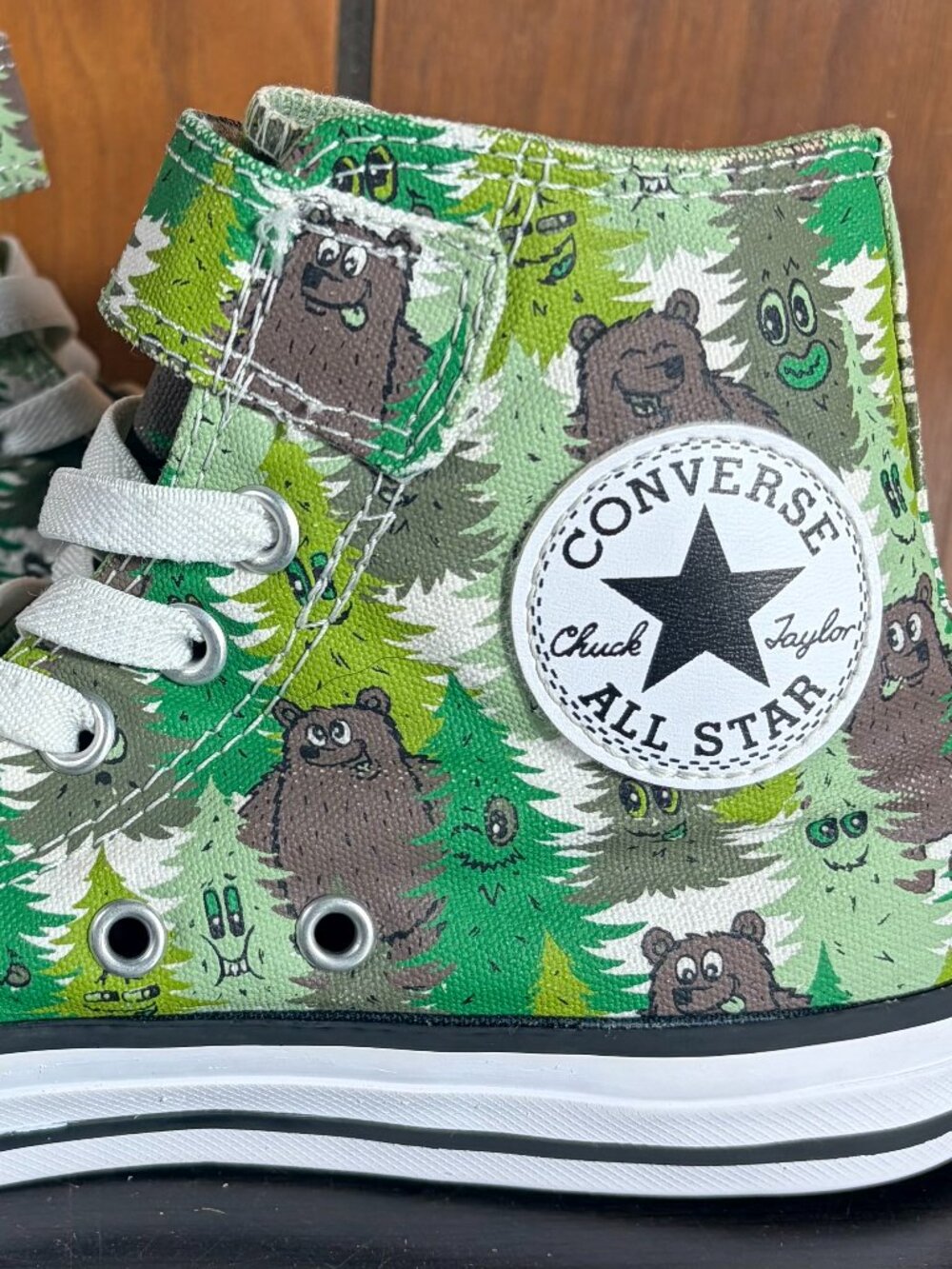 Converse Chuck Taylor All Star Easy-On Youth Sz 2 Forest Camo Cartoon Bear Print